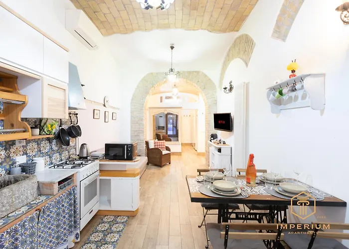 Imperium - 100mt To Metro, Private Patio, A-c, 2-4 Pax *