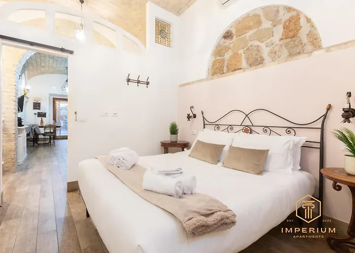 Imperium - 100mt To Metro, Private Patio, A-c, 2-4 Pax * Roma