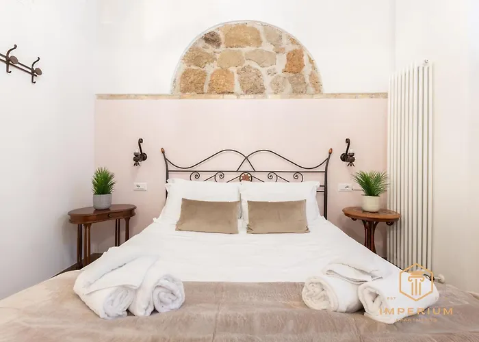 Holiday home Imperium - 100mt To Metro, Private Patio, A-c, 2-4 Pax Rome