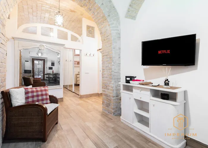 Imperium - 100mt To Metro, Private Patio, A-c, 2-4 Pax *
