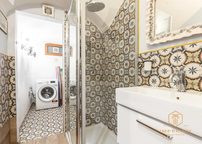 Imperium - 100mt To Metro, Private Patio, A-c, 2-4 Pax Holiday home Rome